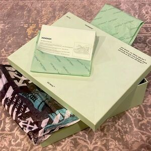 Off-White Shoe Box “empty”